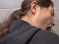 Scarlett and Chanel: Amateur Gym Masturbation Session