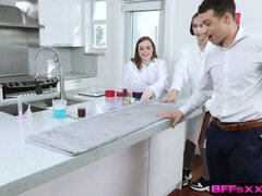 Arsch, Schlafzimmer, Braunhaarige, Kondom, Schmutzig, Natürlichen titten, Jungendliche (18+), Titten