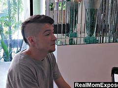 Grote mammen, Blond, Handbeurt, Hardcore, Hd, Masturbatie, Moeder die ik wil neuken, Stiefmoeder