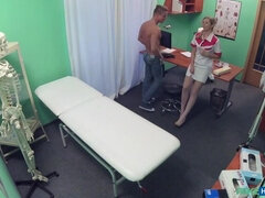 Blasen, Arzt, Hundestellung, Handjob, Büro, Pov, Muschi, Uniform