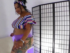 Nana, Gros cul, Gros seins, Brunette brune, Mère que j'aimerais baiser, Solo, Nénés, Mouillée