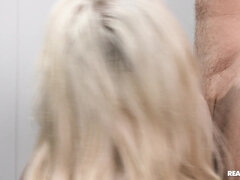 Arschlecken, Grosser arsch, Blasen, Spermaladung, Schwanz, Würgen, Küssen, Kurzes haar