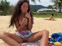 Plage, Nourriture, Public, Chatte, Nénés, Sous la jupe