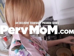 デカチン, ブロンド, フェラチオ, 手コキする, Hd, 息子, ティーン, オッパイの