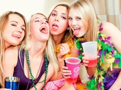 Grosser schwanz, Blasen, Hundestellung, Flotter vierer, Natürlichen titten, Dürr, Jungendliche (18+), Titten