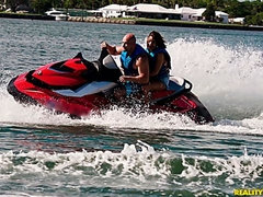 Blonde, Sucer une bite, 2 femmes 1 homme, Hard, De plein air, Rasée, Adolescente, Nénés