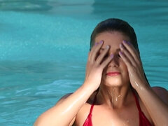 Blasen, Aufs gesicht abspritzen, Im freien, Pool, Hintern versohlen, Weibliche ejakulation, Spanner