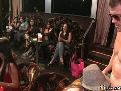 Enthousiasteling, Grote kont, Pijpbeurt, Naakte man aangeklede vrouw, Genootschap, Sperma shot, Dronken, Naakt