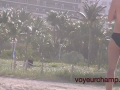 ビーチ, デカ尻, 露出狂, 毛深い, 淫乱熟女, 公共, オマンコ, 妻