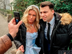 Arsch, Blondine, Gehörnter ehemann, Hundestellung, Hardcore, Nackt, Strümpfe, Tätowierung