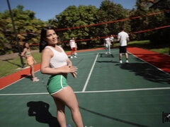 Sucer une bite, Brunette brune, Public