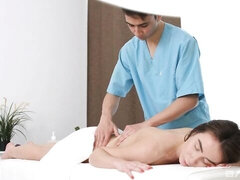 Kont, Pijpbeurt, Bruinharig, Hondjeshouding, Masseren, Mager, Tiener, Tieten likken