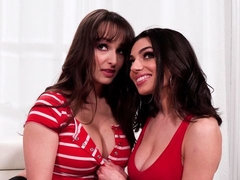 Gros seins, Doigter, Embrassement, Lesbienne, Masturbation, Mère que j'aimerais baiser, Chatte, Dénudage