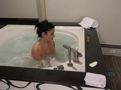 Leie, Asiatisch, Freundin, Latina, Masturbation, Orgasmus, Öffentlich, Nass