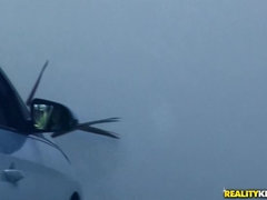 Leie, Arsch, Grosse titten, Blondine, Auto, Milf, Piercing, Tätowierung