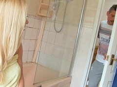 Kont, Badkamer, Grote lul, Blond, Pijpbeurt, Kut duiken, Tiener, Tieten likken