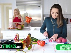 Thanksgiving Dinner Turned Into A Hot Sex Orgy That Everyone Feel Extra Grateful
