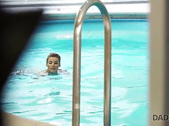 Sucer une bite, Tchèque, Papa, Hd, Mature, Piscine, Fils, Adolescente