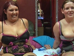 Wohlbeleibte schöne frauen, Grosse titten, Blasen, Britisch, Gruppensex, Handjob, Hd, Strümpfe