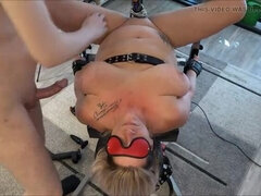 Blasen, Fesselspiele, Braunhaarige, Kehlenfick, Domination, Erniedrigung, Orgasmus, Rau