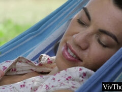 Poupée, Fétiche, Doigter, Français, Masturbation, Mamelons bombés, Adolescente, Nénés