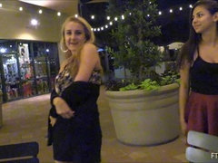 Крупный план, Экстремальный секс, Большие дырки, Поцелуи, На публике, Соло, Молоденькие, Игрушки