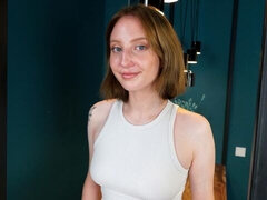 18, デカ尻, デカパイ, オナニー, ショートヘア, ガリガリ, 一人, ストリッピング