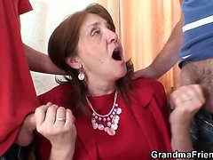 Sucer une bite, Femme couguar, Gorge profonde, Mamie, Mature, Mère que j'aimerais baiser, Bureau, Belle mère