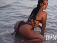 Girl tit, super model, bathing suit