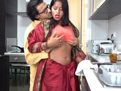 18 летние, Красивые, Большие сиськи, Брюнетки, Грудастые, Индианки, Служанка, Молоденькие