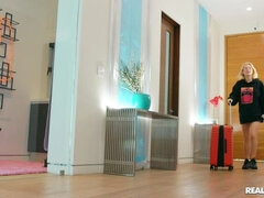 Enthousiasteling, Badkamer, Grote mammen, Badpak, Blond, Groep, Lesbisch, Masturbatie