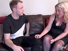 Sucer une bite, Doigter, Mamie, Mature, Maman, Chatte, Criant, Suçant