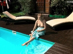 Cul, Nana, Gros cul, Blonde, Femelle, Petite amie, Piscine, Nénés