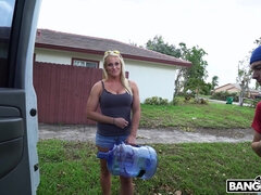 Hurricane victim Paris Knight gets help from horny guys