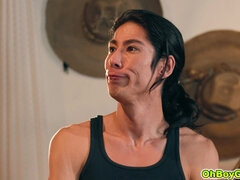 In den arsch, Asiatisch, Blasen, Doppelpenetration, Hardcore, Interrassisch, Milf, Rotschopf