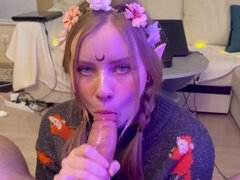 18 jaar, Grote lul, Pijpbeurt, Sperma in mond, Twee staartjes, Russisch, Zuigen