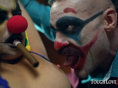 Grosser arsch, Grosser schwanz, Blasen, Braunhaarige, Schwanz, Hundestellung, Freundin, Behaart