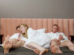 Arsch, Arschlecken, Grosser schwanz, Handjob, Hd, Lecken, Mann mann frau, Flotter dreier