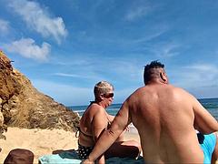 Enthousiasteling, Mooie dikke vrouwen, Strand, Gevangen, Hd, Zoenen, Masturbatie, Vrouw