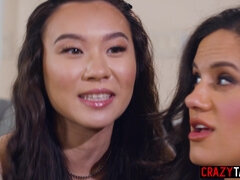 Asiatisch, Tussi, Grosse titten, Lesbisch, Lecken, Milf, Zierlich, Flotter dreier