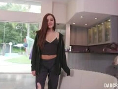 18 jaar, Bruinharig, Dochter, Sperma in gezicht, Hd, Geld, Tiener, Tieten likken