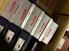 Madres para coger, Bajo la falda, Voyeur