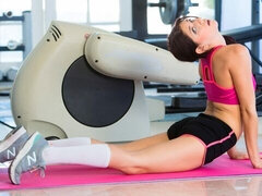 Grosser schwanz, Blasen, Braunhaarige, Hundestellung, Flexibel, Sporthalle, Jungendliche (18+), Titten