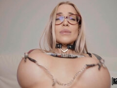 Grote mammen, Blond, Rondborstig, Brillen, Gezichtspunt, Kut duiken, Rijden, Geschoren