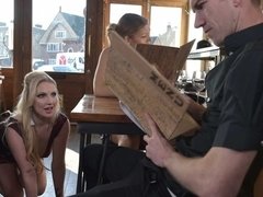 デカ尻, デカパイ, ブロンド, フェラチオ, 巨乳な, 手コキする, 淫乱熟女, オッパイの