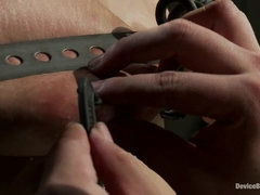 Sadomasoquismo, Tetas grandes, Dominación, Penetracion con dedos, Humillación, Tetas naturales, Castigada, Afeitado