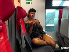 Leie, Fingern, Deutsch, Lesbisch, Lecken, Natürlichen titten, Muschi