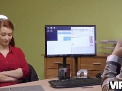 Blasen, Vollbusig, Büro, Rotschopf