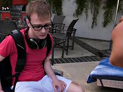Grote mammen, Badpak, Pijpbeurt, Rondborstig, Handbeurt, Moeder die ik wil neuken, Doordringend, Kut duiken