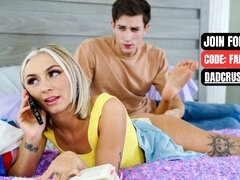 Aziatisch, Kont, Slaapkamer, Blond, Pijpbeurt, Naakte man aangeklede vrouw, Aangekleed, Hd